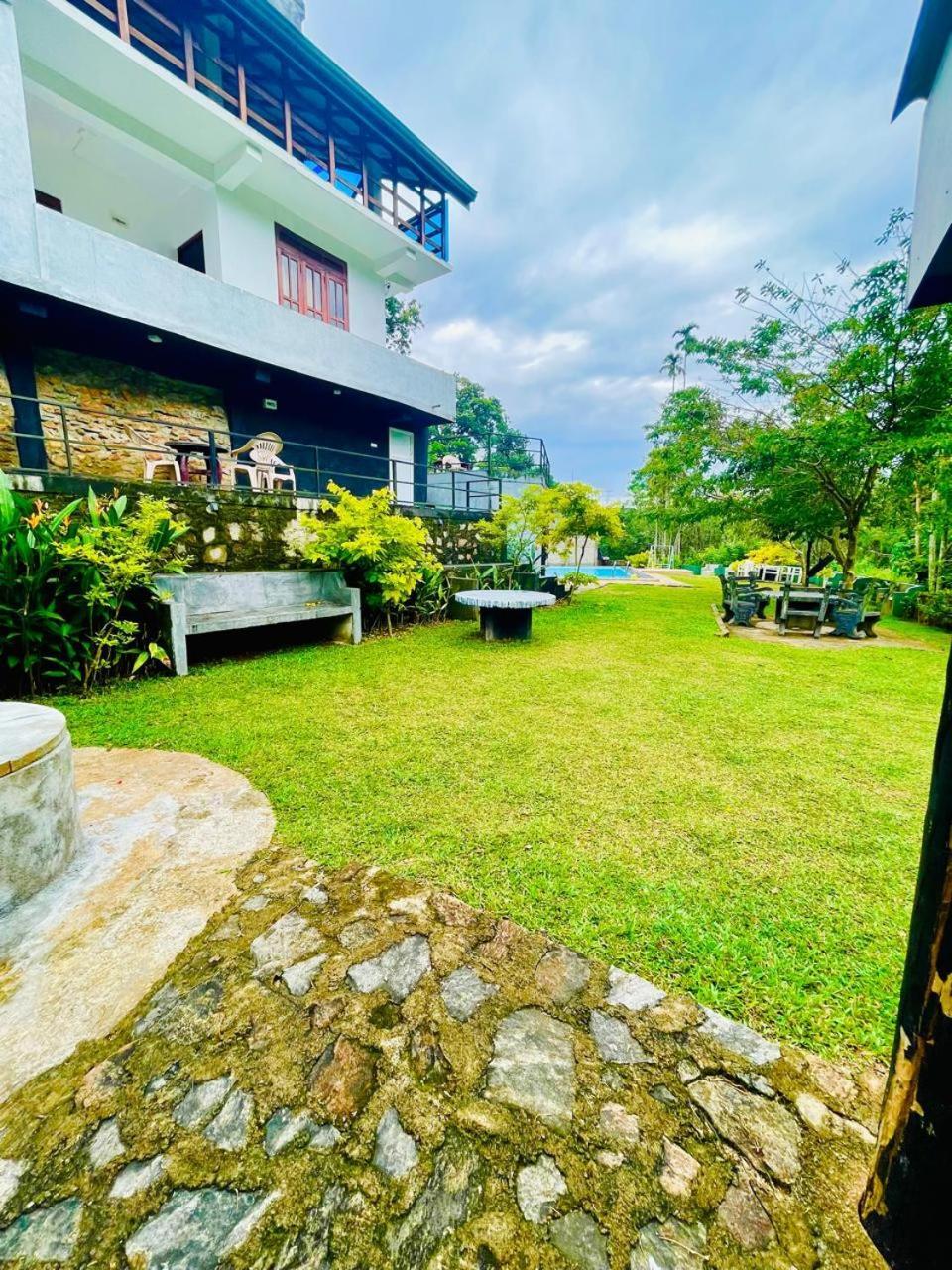 Hanthana Sk Paradise กัมโปลา ภายนอก รูปภาพ